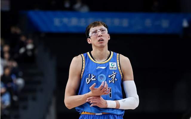 球探体育即时比分比分-周琦末节神秘消失北京主场输给山西,许利民说的对:球队没希望了