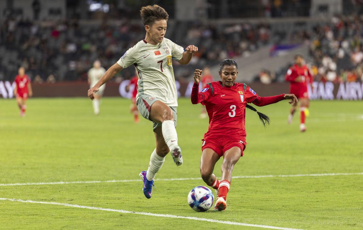 球探体育即时比分直播-王霜献上世界波,中国女足亚洲杯“开门红”,2比0战胜孟加拉国女足