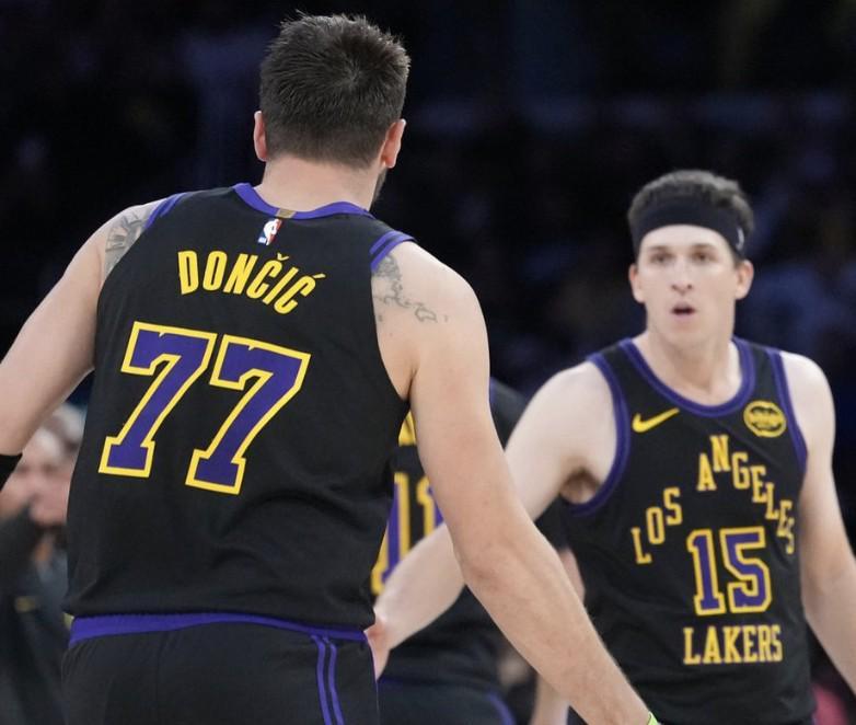 球探体育比分网-东契奇:跟里夫斯搭档让比赛如此轻松,我们是超棒的二人组